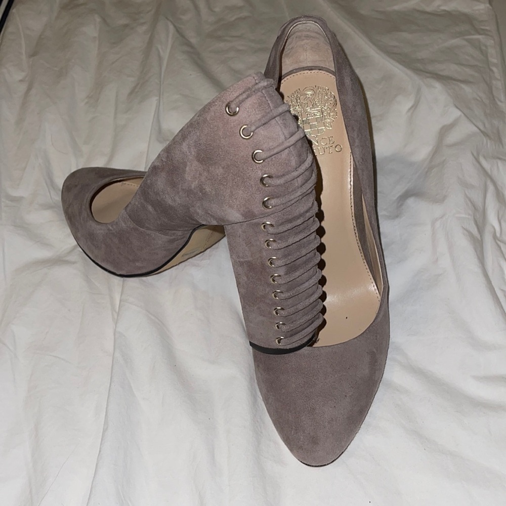 size 9.5 Vince Camuto heels - Picture 3 of 3